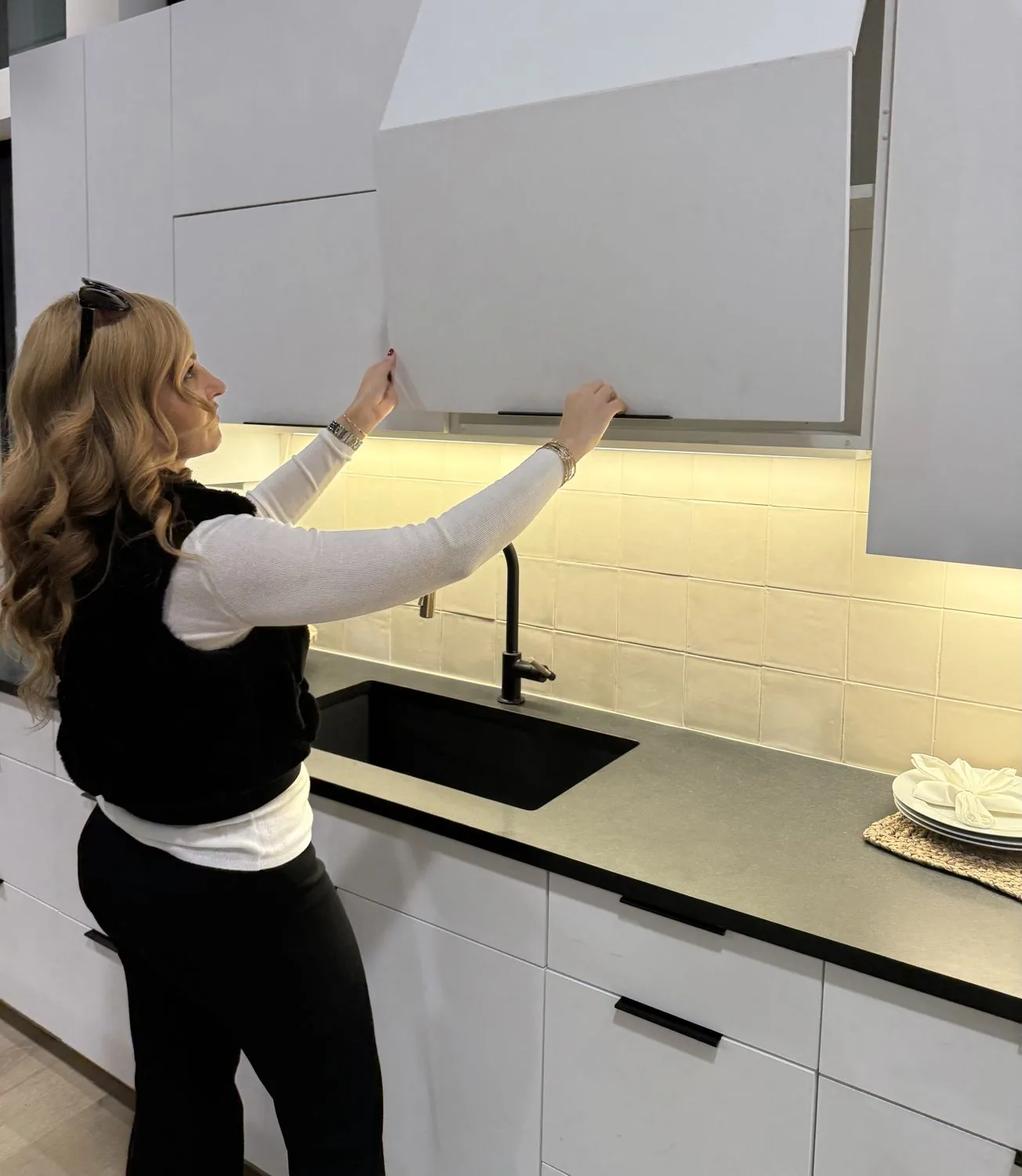 We transform cluttered kitchens and pantries into functional, organized, and easy-to-maintain spaces. Items are sorted